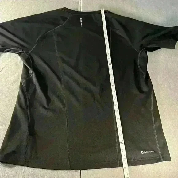 4 The North Face men's flash dry black and gray  T-shirts size small - Picture 11 of 11